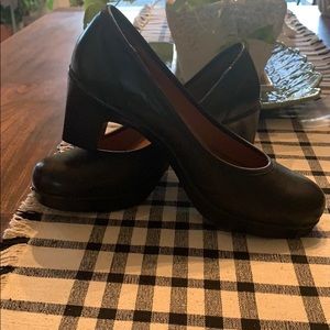 Black pumps.....Beautiful!